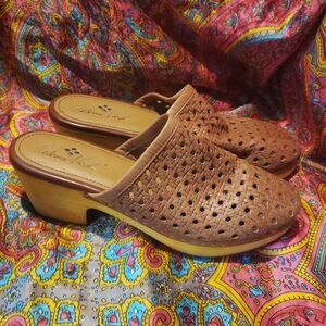 Patricia Nash Perforated Leather Clogs Women's Size 9.5 Shoes